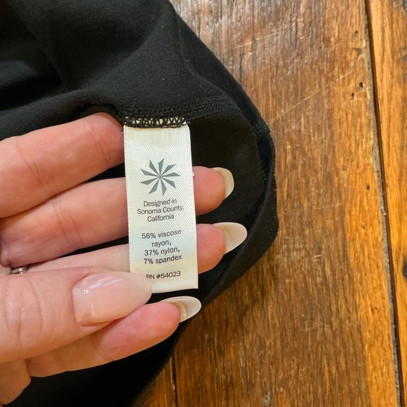 Athleta En Route Fit & Flare Black Dress Women’s Size Small Short Sleeve - Picture 8 of 9